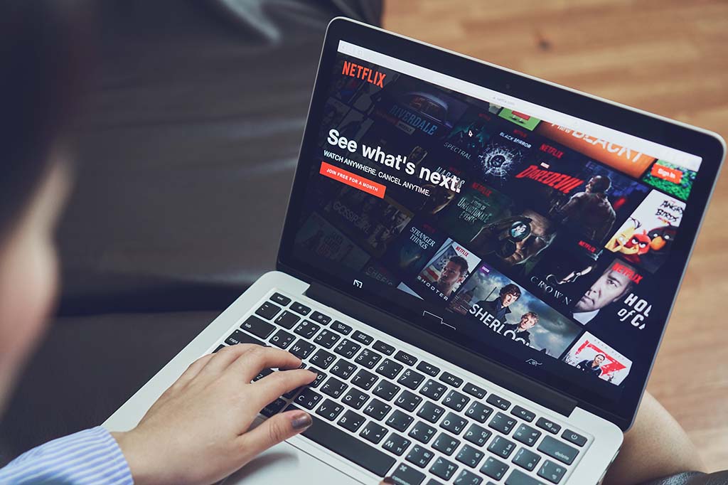 Netflix 將有可能提早在今年底釋出「含廣告服務版本」。Source：shutterstock。